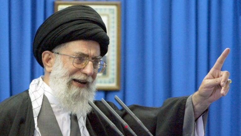 Az izraeli média szerint megölték Ali Hameneit, Irán legfelsőbb vallási vezetőjét