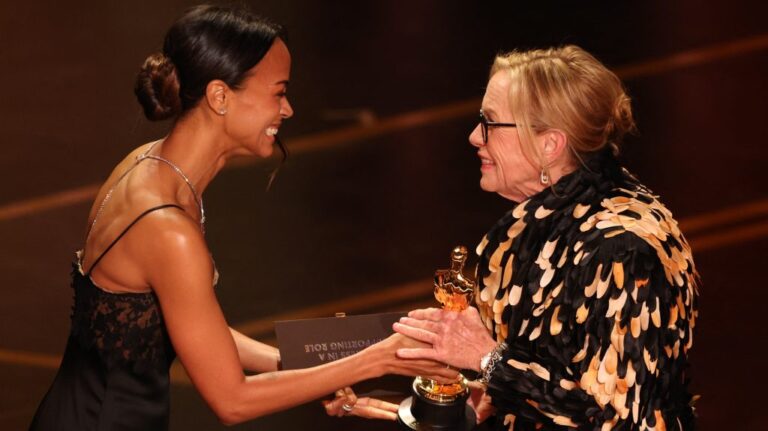 Démonvadász K-pop énekesnők a színpadon