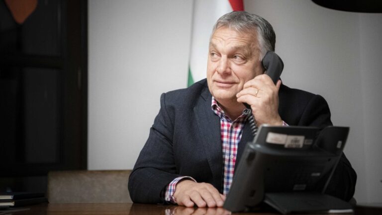 Orbán Viktor Facebook-posztban igazította el a híveit, hogyan kell a békemeneten facebookozniuk