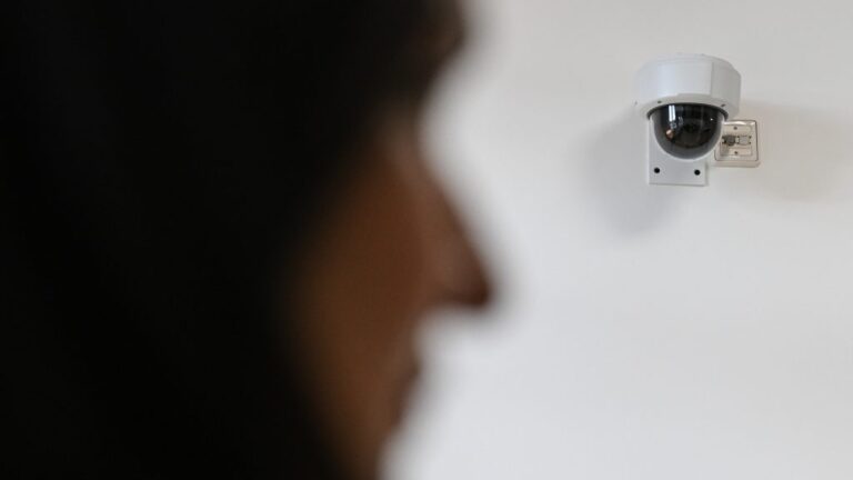 „Meg kell tanulni hallgatni és a csöndet kezelni” – így néz ki a kiskorú gyermekek kihallgatása a gyakorlatban