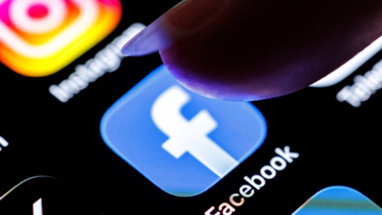 Közel 1200 kamuprofilból álló trollhadsereg pörgeti a Fidesz üzeneteit a Facebookon