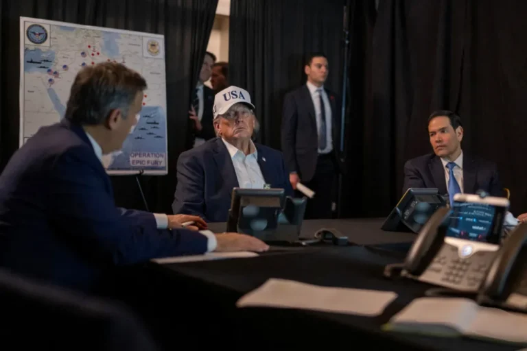 „Nem akarunk katonákat a terepen, de a szart is ki kéne bombáznunk belőlük” – vihart kavart az amerikai politikában Trump iráni hadművelete