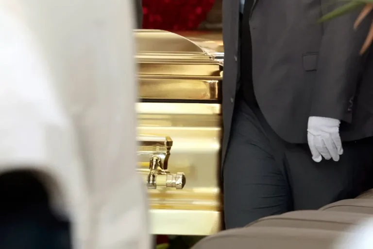 Aranykoporsóban temették el El Menchót, a február végén likvidált mexikói drogbárót