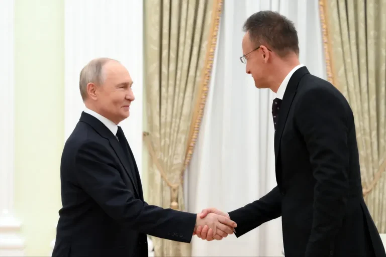 Putyin: Magyarország addig kap földgázt, amíg azt a politikát viszi, mint most