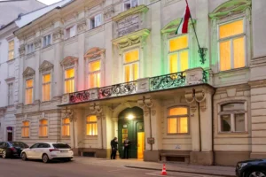 Hadházy Ákos: Völner Pál lánya a bécsi nagykövetségen attasé és konzul