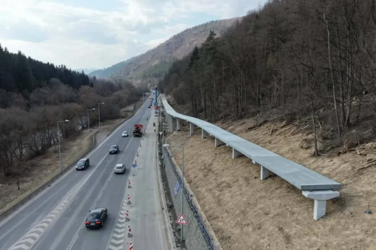 Autóúttal párhuzamos, 650 méter hosszú kerékpárhidat építenek Szlovákiában
