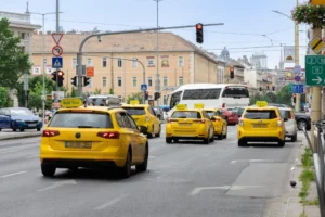 Kifutottak az akciók, már nem annyira jó buli a Bolt és az Uber a taxisoknak