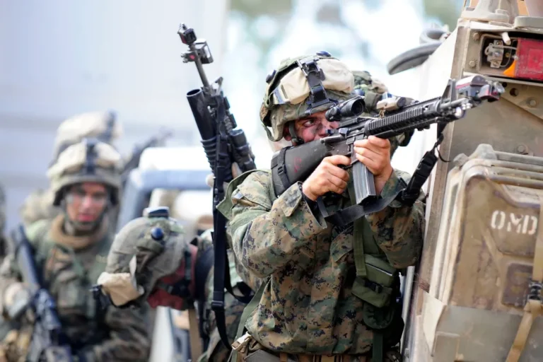 Az Egyesült Államok tengerészgyalogosokat vezényel Irán közelébe