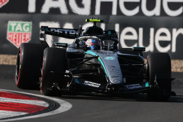 Russell alatt megállt a Mercedes, Antonelli 19 évesen a legfiatalabb az F1-ben, aki időmérőt nyert