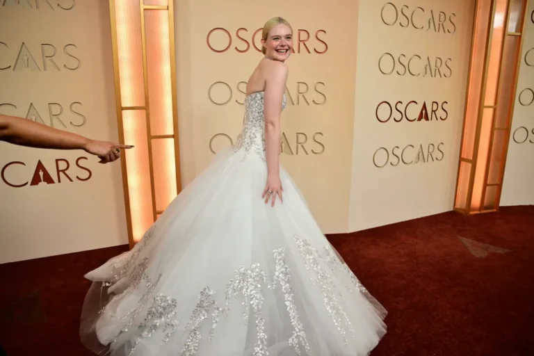 Tollakba borult és menyasszonyi ruhába öltözött az Oscar-gála vörös szőnyege, tarolt a Chanel és a Louis Vuitton