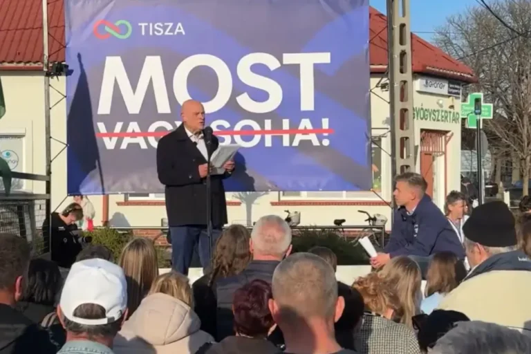 Bocsánatot kért a Tisza képviselőjelöltje, akinek viccelődésére a színpadon szólt be Magyar Péter