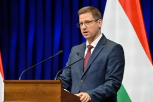 Gulyás Gergely ukránozással vágott vissza Magyar Péternek, aki a „háborús mondatával” támadja