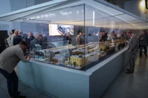 És azt ismerik, amikor Puch László és Gulyás Gergely bemegy a járműjavítóba?