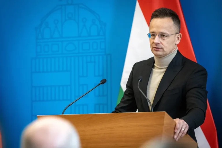 „Látnám, ha beavatkoznának, hát én vagyok a külügyminiszter” – mondta Szijjártó, amikor arról kérdezték, tart-e az orosz beavatkozásoktól