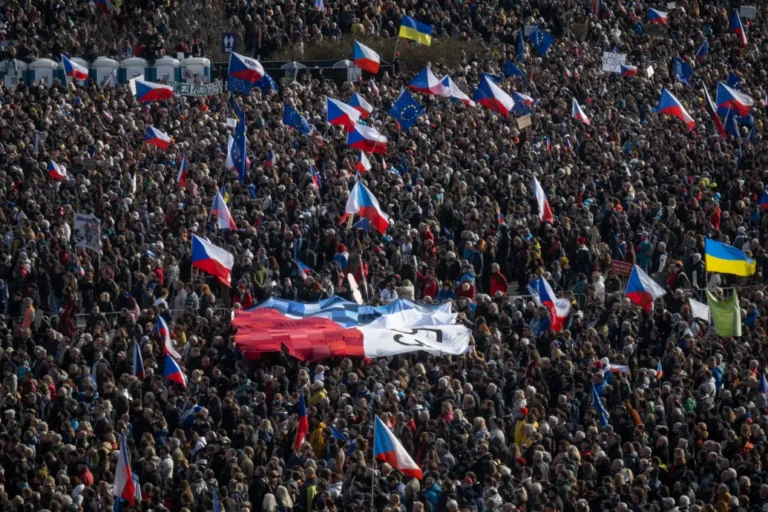 Tízezrek tüntettek Prágában Andrej Babiš kormánya ellen