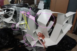 Sikertelenül próbálták meg összebuherálni Egerben a szétflexelt, majd hulladéktelepre dobott műalkotást