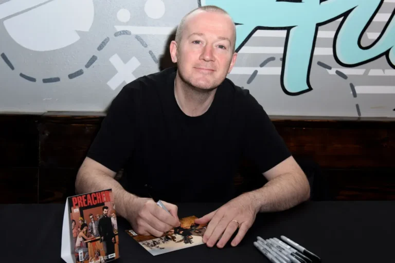 Olyan az egész, mintha egy elszabadult tinifiú bottal rohangálva csapkodna össze-vissza