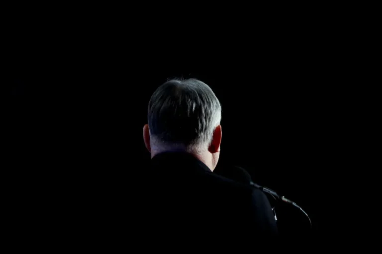 Orbán Viktor országjárása már csak arról szól, hogy mennyire hangosan tudják kifütyülni az ellentüntetők