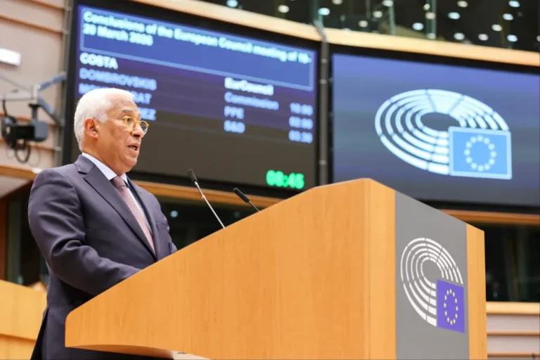 Jogsértő, kampánycélú zsarolásnak tartja Orbán viselkedését az EU állam- és kormányfői testületének elnöke