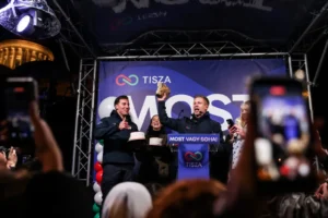 Orbán után egy nappal Magyar Péter legfontosabb szövetségesével tartott gyűlést Esztergomban