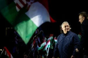 Orbán a győri ellentüntetőknek: Erre fütyüljetek ott hátul, kedves tiszások, erre fütyüljetek