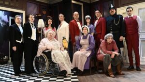 Akkora itthon a Csengetett, Mylord?-láz, hogy nálunk mutatták be először a színpadi verziót – megnéztük, milyen lett