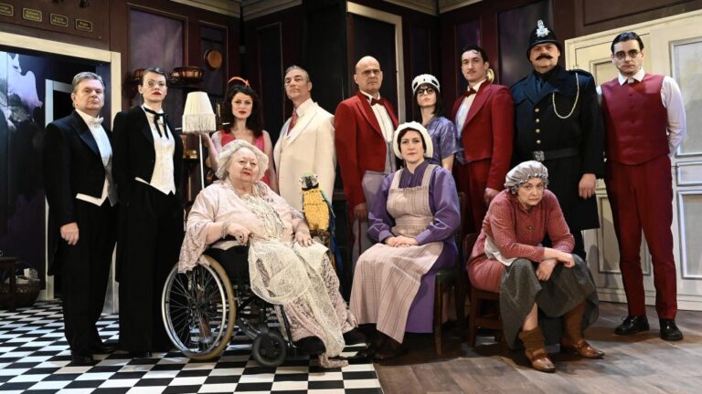 Akkora itthon a Csengetett, Mylord?-láz, hogy nálunk mutatták be először a színpadi verziót – megnéztük, milyen lett