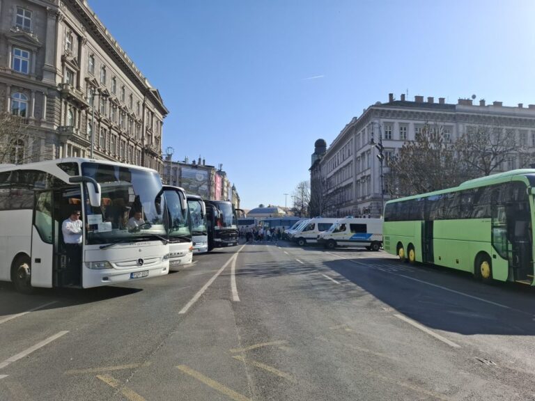 Ahol majdnem összeér a Békemenet és Nemzeti Menet