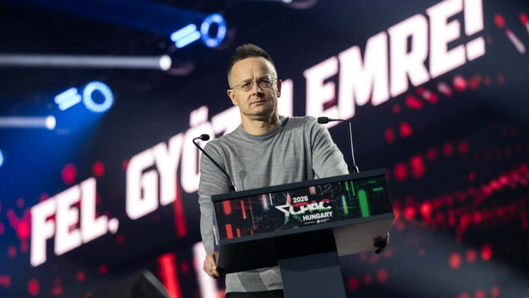 Szijjártó Péter a Washington Post-értesülésről: Érdekes módon a Tisza Párt elnöke néhány héttel vagy hónappal ezelőtt pont önmerényletekről beszélt