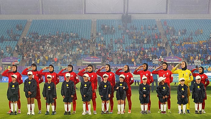 Dobbantott az edzőtáborból öt iráni női válogatott focista, hogy csatlakozzanak a forradalomhoz