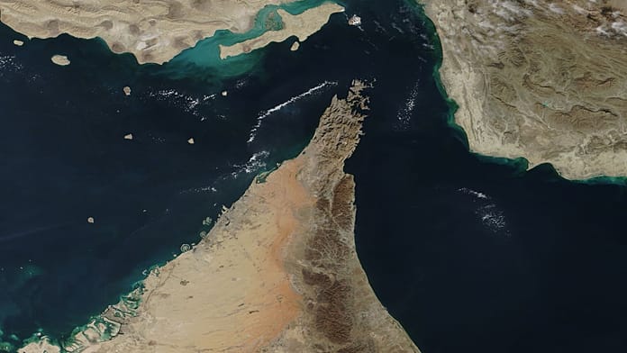 Fizetőssé tennék a Hormuzi-szoroson az áthaladást Iráni parlamenti képviselők