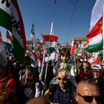 ÉLŐ: Március 15. – megérkezett a Békemenet a Kossuth térre, Magyar Péter üzent támogatóinak