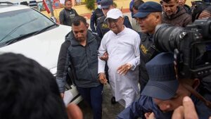 Az új miniszterelnök győzelmének másnapján letartóztatták Nepál volt miniszterelnökét