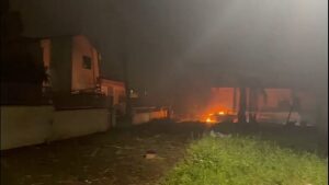 Legalább 40-en megsérültek egy iráni rakétatámadásban az izraeli "atomvárosban"