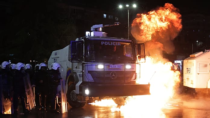 Összecsapások Tiranában egy ellenzéki tüntetésen