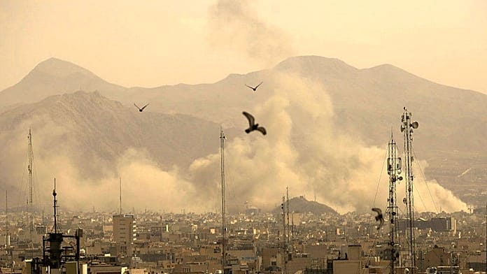 USA-izraeli csapás Teheránra – Emirátusok, Katar és Bahrein tűz alatt – leállítja járatait a Wizzair