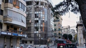 A Hezbollah rakétákkal lőtte Izraelt, az izraeli hadsereg légitámadással válaszolt hétfőre virradóra