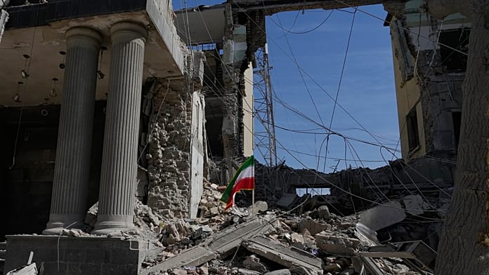 Folytatódnak az Irán elleni izraeli-amerikai hadműveletek, a nemzetközi közösség megosztott