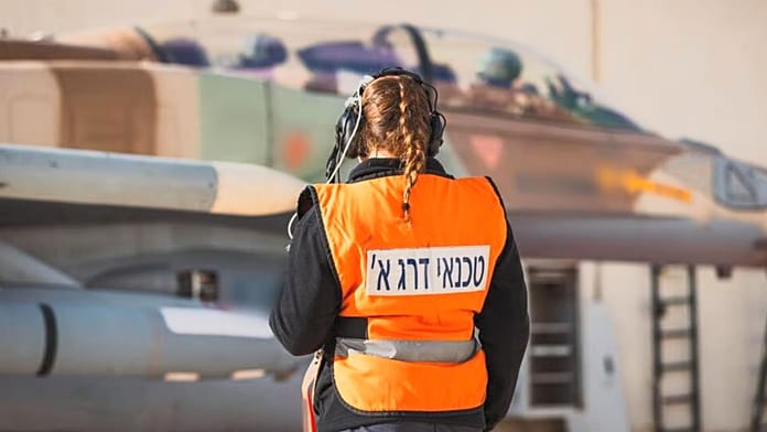 Az izraeli vadászpilóták kezdenek kimerülni a napi háromszori bevetésekben