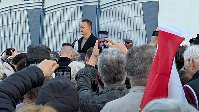 Ukrajna ellen tüntettek Budapesten