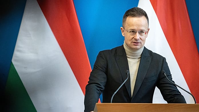 Vizsgálatot rendelt el Szijjártó Péter állítólagos lehallgatásával kapcsolatban Orbán Viktor