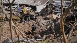 Izrael felméri a kárt a Jeruzsálem melletti rakétacsapás után