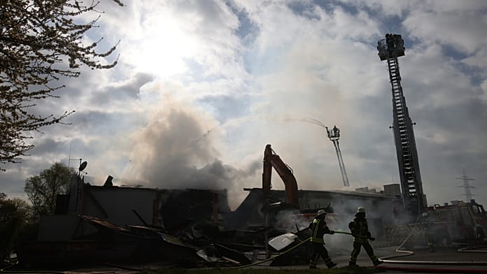 Tűz pusztított egy délnémet diszkóban: 750-en voltak bent, mindenki kijutott