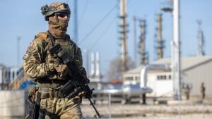 Sorra jelennek meg katonák a magyarországi energetikai létesítményeknél