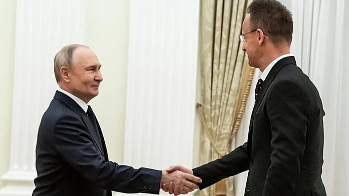 Kijev tudni akarja, hogy kik a magyar hadifoglyok, akiket Szíjjártó hazahozott Moszkvából