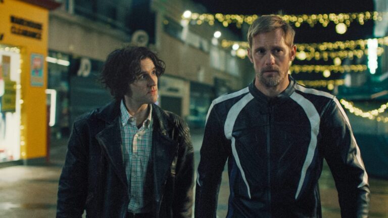 Nem hittük volna, hogy csizmanyalás és meleg BDSM-szex hozza el az év legjobb romkomját