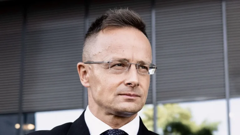 Szijjártó Péter: A lengyel kormányfőnek is el kellene jönnie Budapestre még április 12. előtt