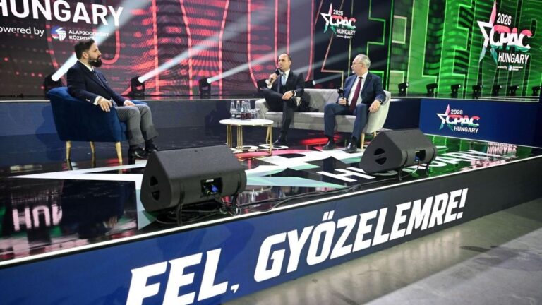 Eduardo Bolsonaro és Zbigniew Przybylowski Kovács Istvánnal beszélgetett