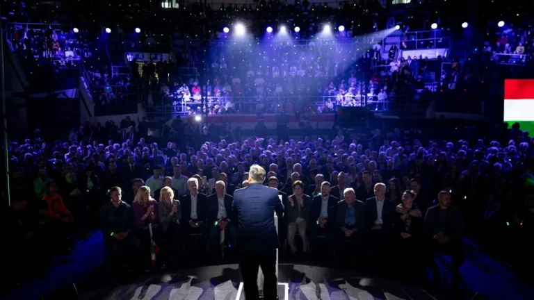 Zelenszkij megfenyegette Orbán Viktort, ez a jobboldal válasza – élőben az eddigi legnagyobb háborúellenes gyűlés