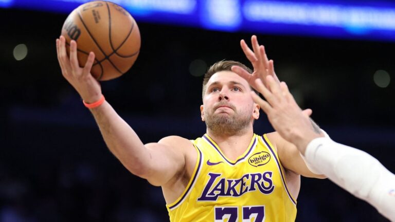 A táncoló csapattárs mentette meg a Lakers edzőjét Doncic dührohamától